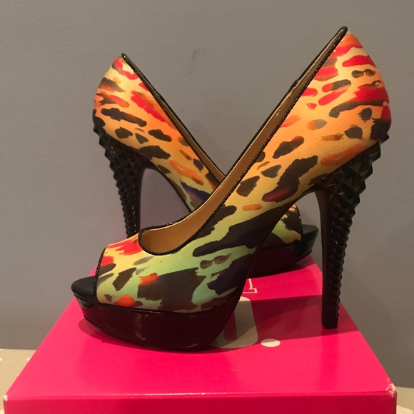 9&CO High Heels - Size 6 1/2 - Picture 2 of 4